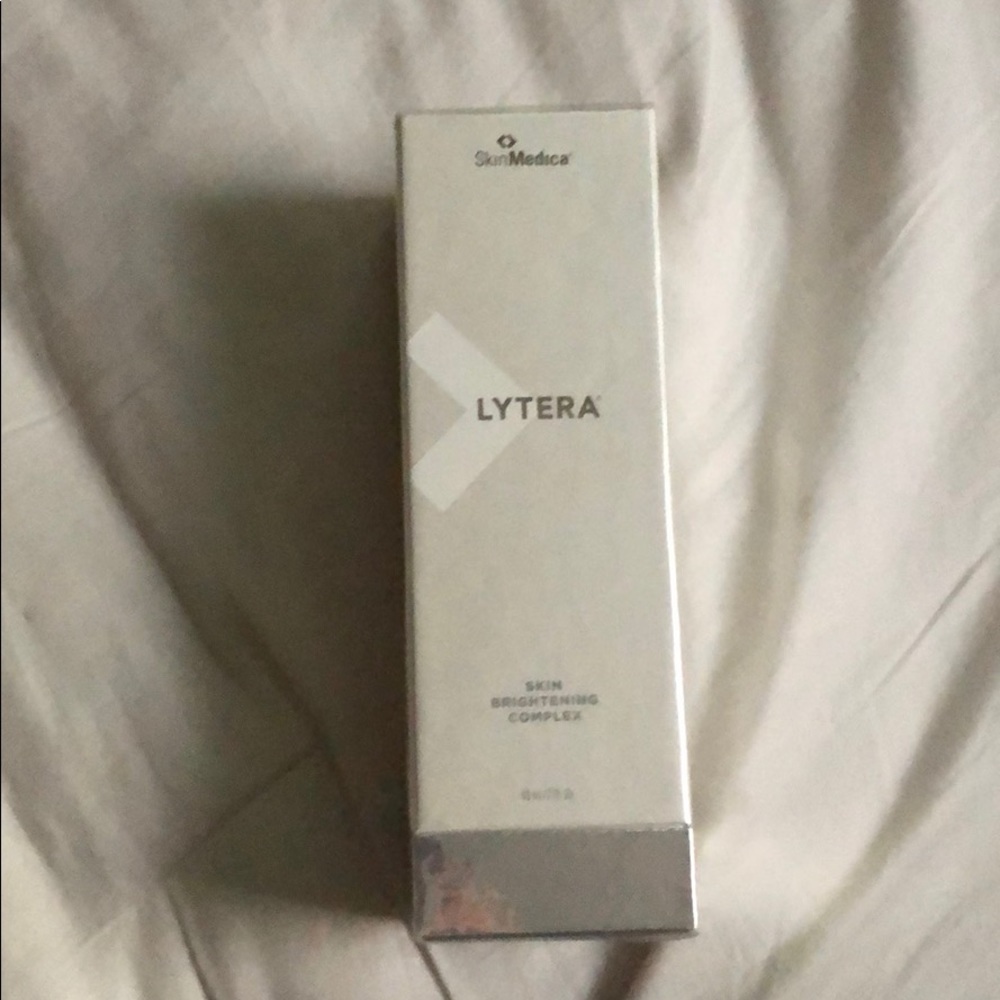 Face brightening complex